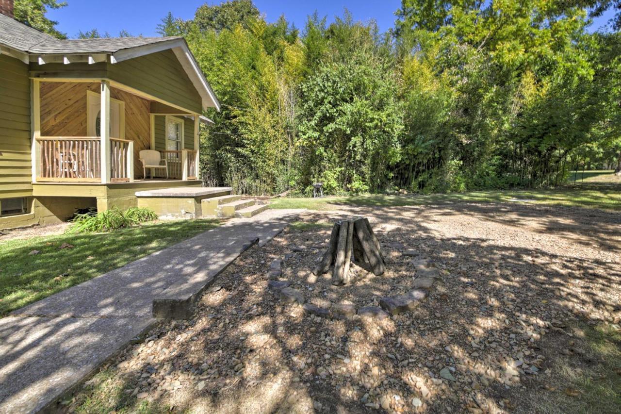 Pet-Friendly Cottage With Fire Pit - 3 Mi To Siu! 卡本代尔 外观 照片