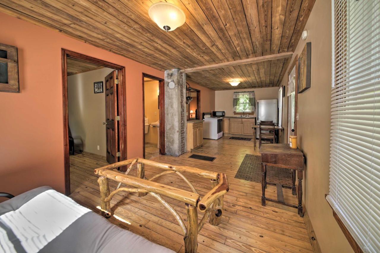 Pet-Friendly Cottage With Fire Pit - 3 Mi To Siu! 卡本代尔 外观 照片